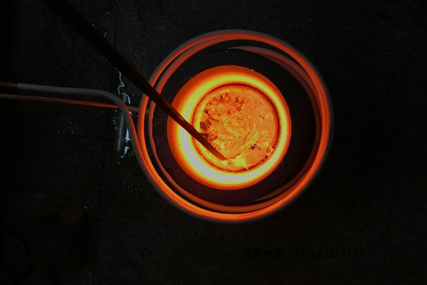 選用中頻熔煉爐-企業(yè)鋁件開展終脫氨外擴散脫氨