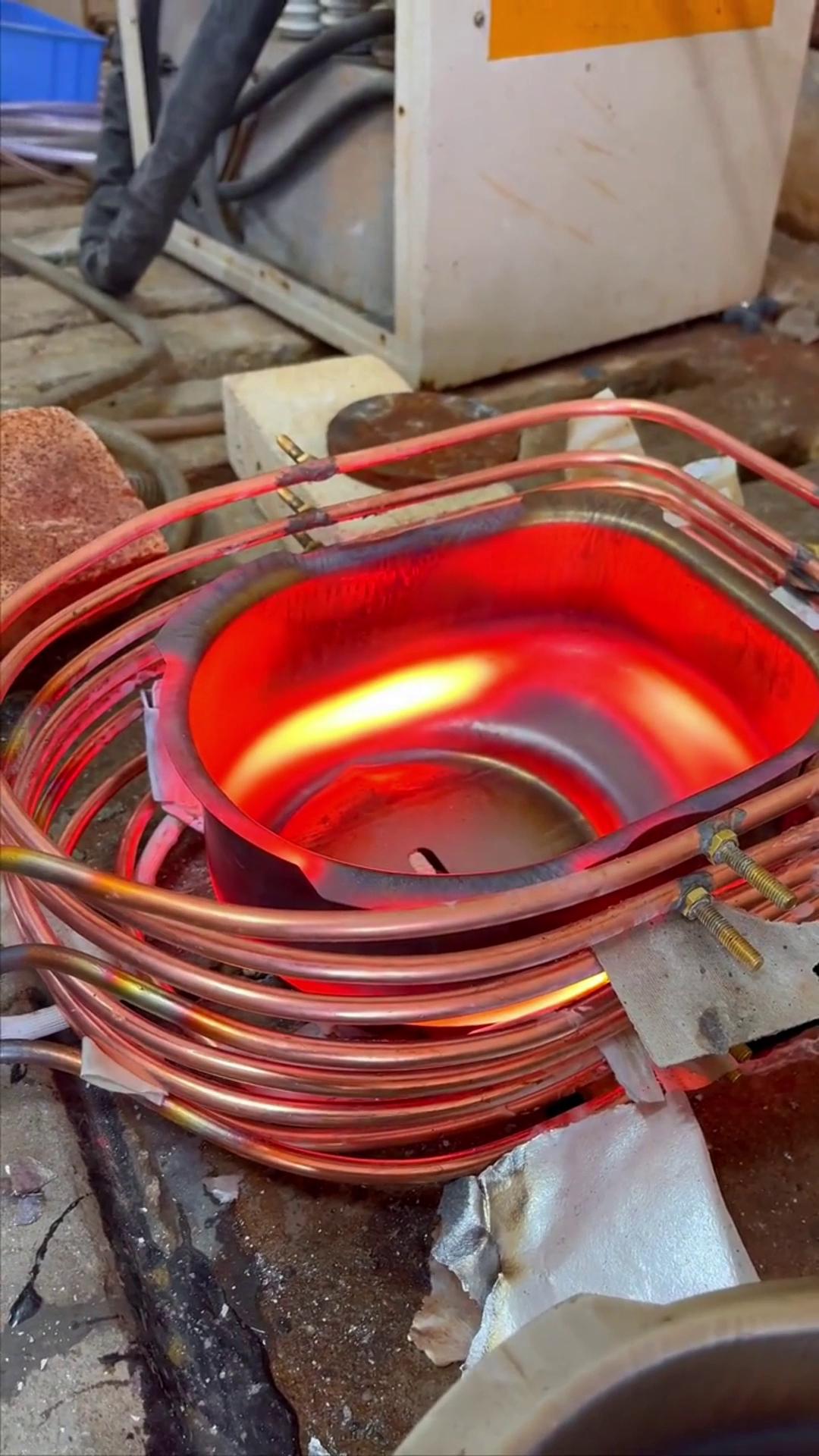 不銹鋼餐盤退火設(shè)備怎么選-那還是用高頻感應(yīng)退火設(shè)備吧-高頻退火機(jī)