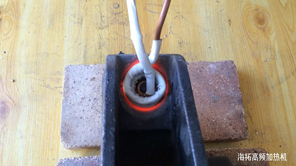 高頻感應(yīng)加熱設(shè)備對(duì)工件內(nèi)孔淬火熱處理
