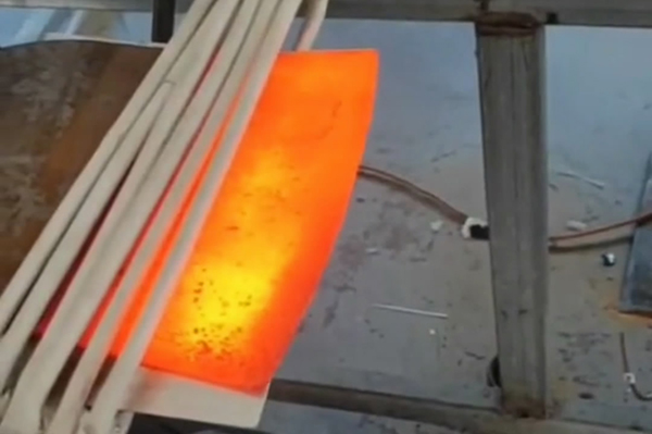 超高頻感應(yīng)淬火設(shè)備五金鐵鍬淬火熱處理工具