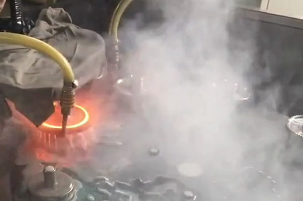 帶旋轉(zhuǎn)盤的齒輪淬火設(shè)備半自動高頻淬火機床