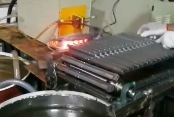 簡易式鋼棒鐵棒感應(yīng)加熱鍛造設(shè)備,端頭紅沖鍛打熱處理