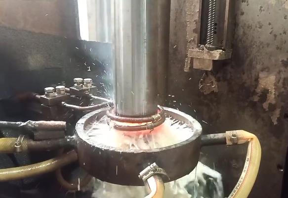 高頻淬火設(shè)備磨具導(dǎo)柱高頻表面淬火車間實(shí)拍