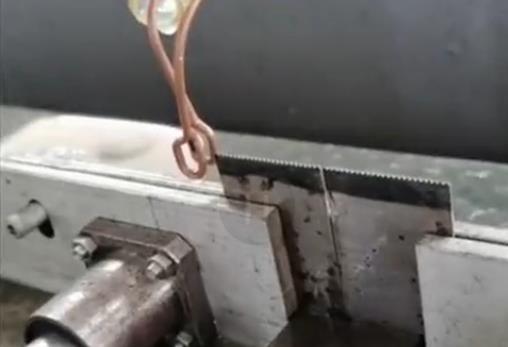 高頻淬火機(jī)鋸片鋸齒淬火回火設(shè)備