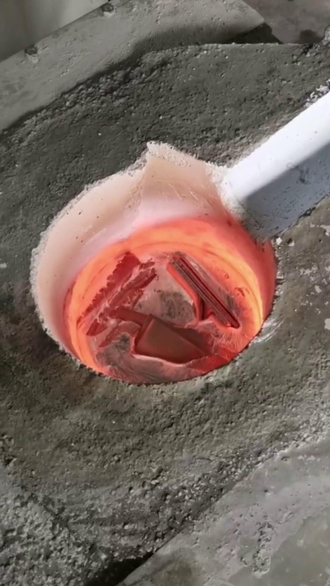 中頻熔煉爐-金銀銅鐵鋁合金金屬熔煉爐設備-可以非標定制5-500公斤熔煉量