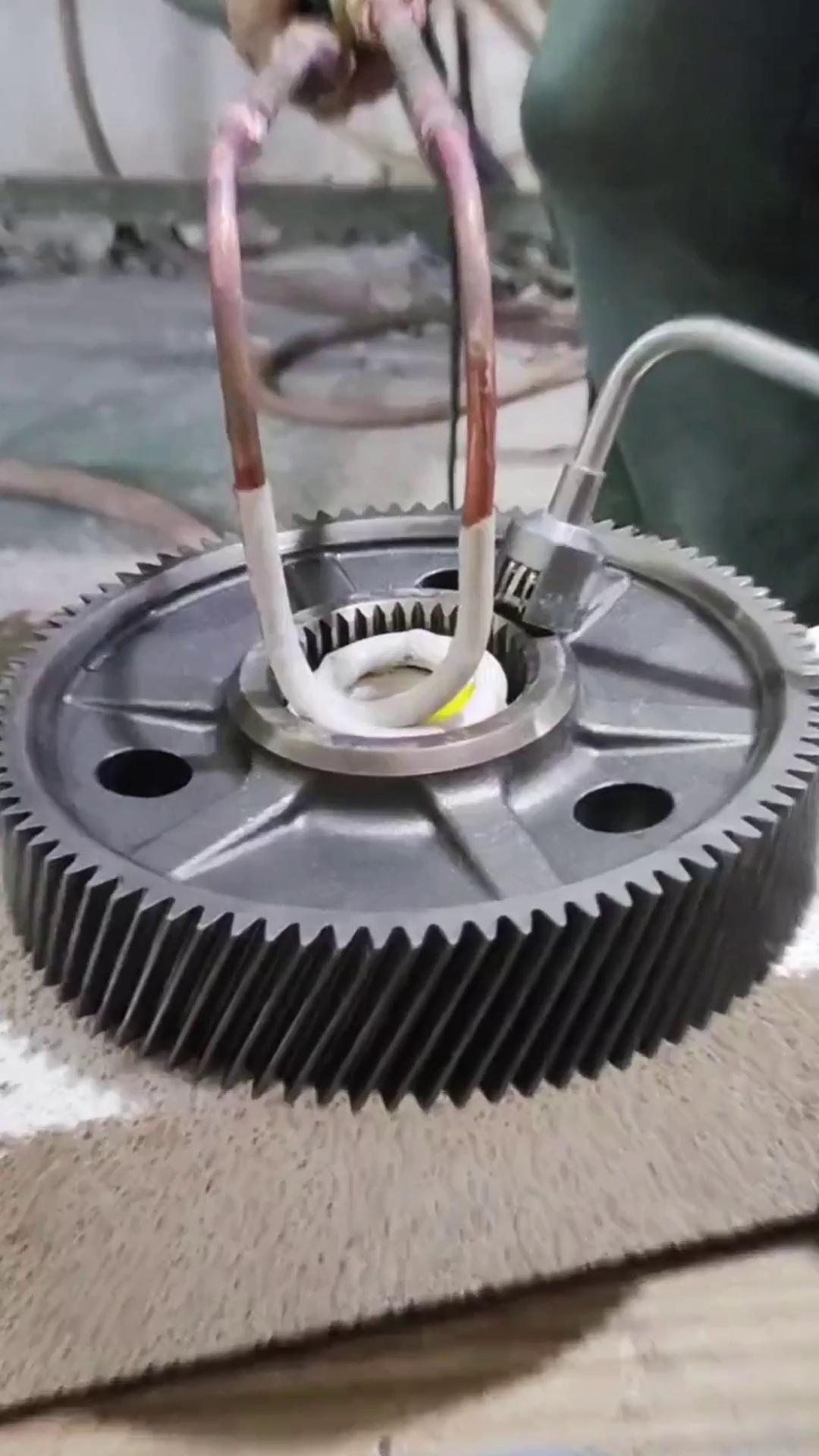 手持式軟鏈接感應(yīng)加熱設(shè)備-齒輪軸熱配合-高頻熱配加熱機(jī)