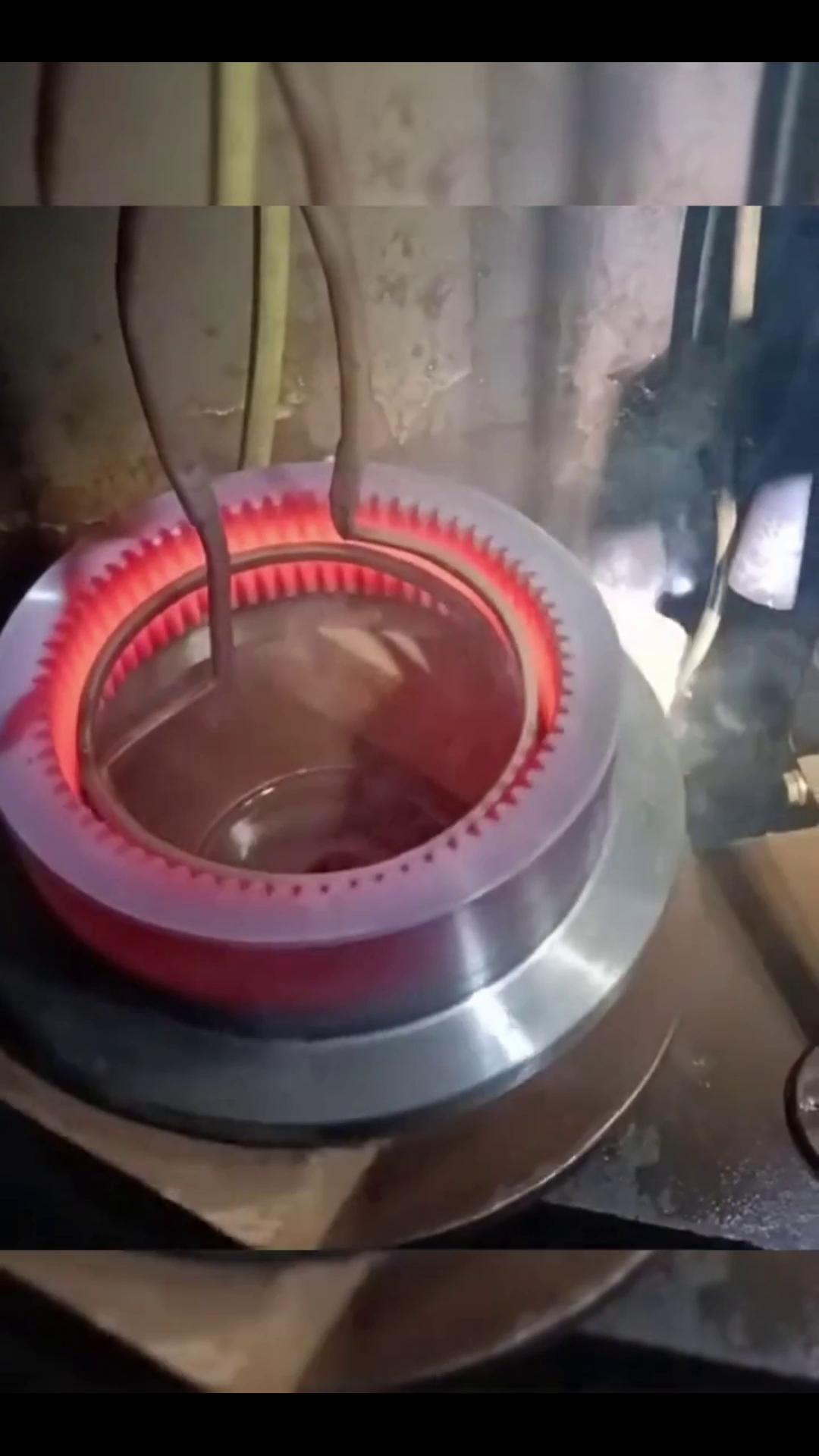 感應(yīng)內(nèi)孔加熱設(shè)備,高效節(jié)能更省心