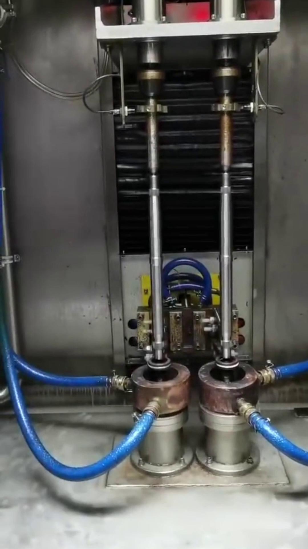 雙工位淬火機(jī)床-全自動高頻淬火設(shè)備-機(jī)械手臂上下料