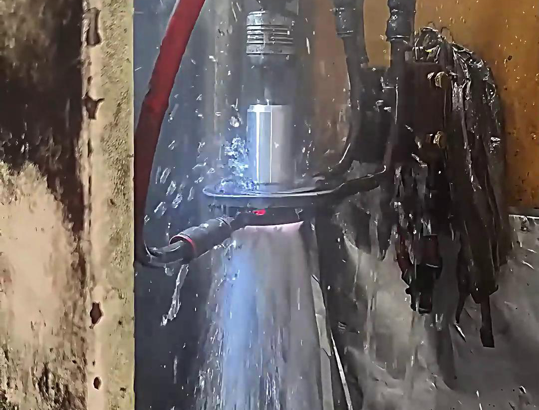 中頻淬火機床是一種高效、精確、可靠的軸淬火設備，適用于各類軸類工件的淬火熱處理