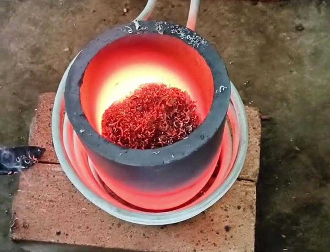 熔煉爐2000溫度以上技術(shù)參數(shù)詳解：高頻與中頻設(shè)備的溫度邊界及應(yīng)用場景