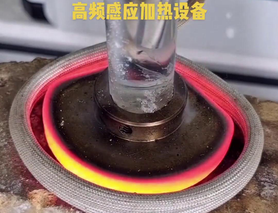 高頻焊機焊接因其高效、高質(zhì)量、環(huán)保、操作簡便和適應(yīng)性強等優(yōu)點，被廣泛應(yīng)用于各個行業(yè)