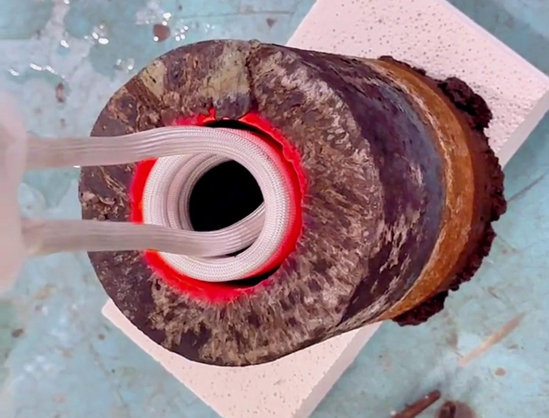 高頻內孔加熱主要應用于工件的淬火過程,使內孔表面在短時間內達到較高的溫度,以實現淬火效果