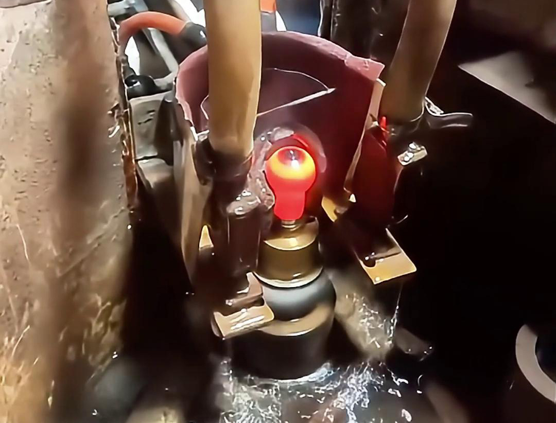 球頭主銷淬火和絲桿軸淬火在工藝、應用和要求上各有特點