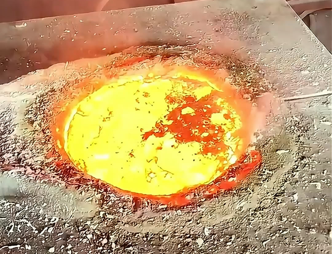 中頻熔銅爐還可以根據客戶需求進行定制化生產,滿足不同客戶的需求