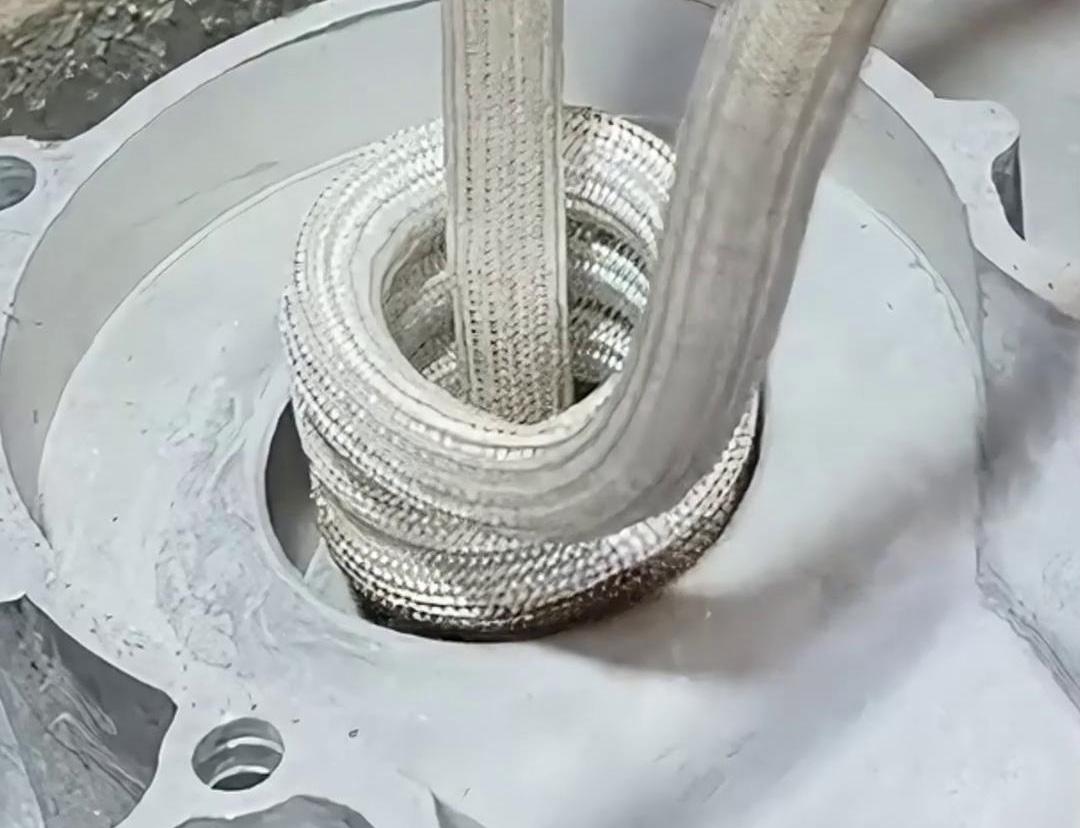 內孔加熱裝配軸承,高頻加熱機10秒內完成整個工藝流程