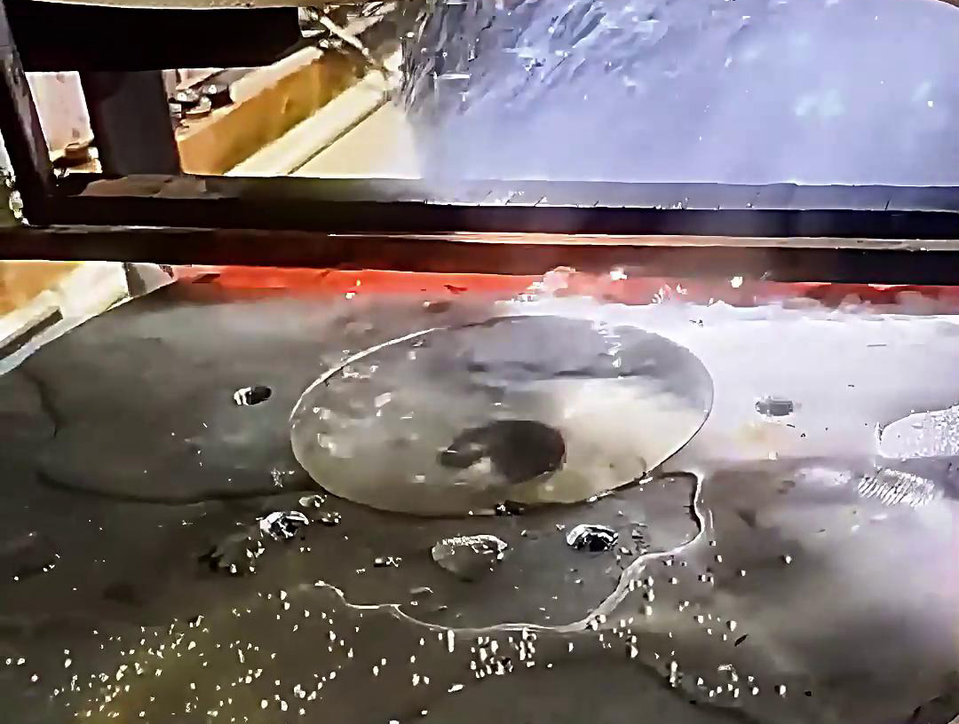 高頻平面淬火還可以根據客戶的特殊需求進行定制化處理