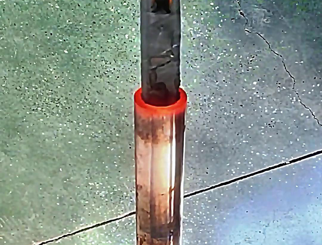 用高頻加熱機加熱內孔，加熱時間可精確控制，溫度可實時監控