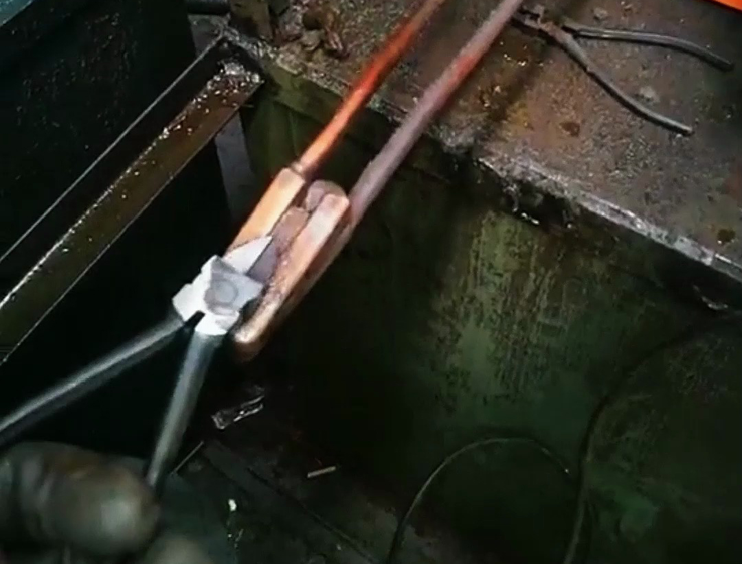 用超高頻感應加熱技術對鉗子關鍵部位進行快速加熱與冷卻淬火