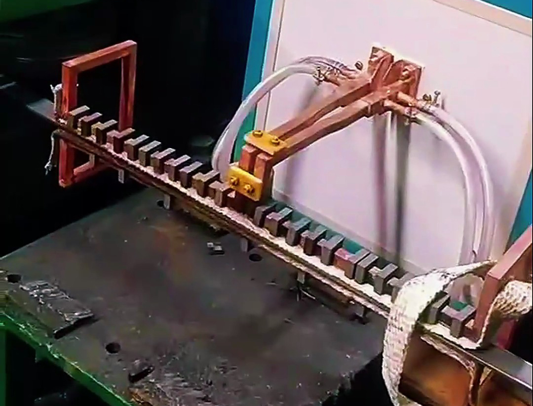 超音頻鋼帶在線退火設備與牽引機形成了完美搭檔試下在線退火