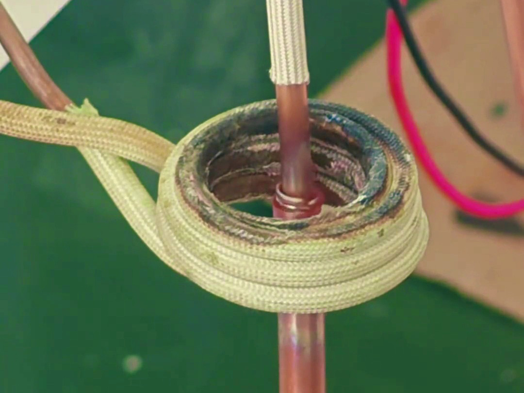 高頻加熱機是非常適合做銅管加熱、銅管焊接這樣的工藝