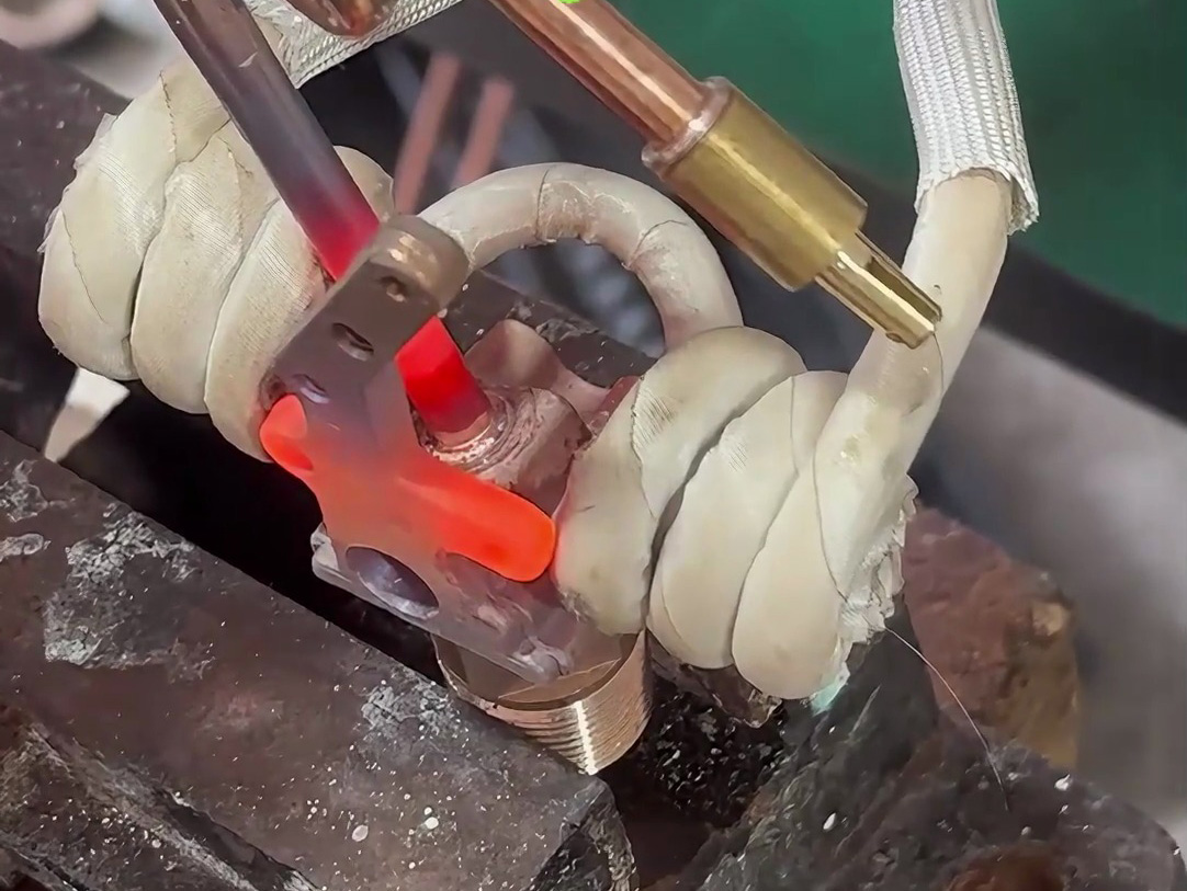 銅管、鋁管焊接、銅件鋁件不銹鋼工件配件焊接都可以使用高頻焊機完成