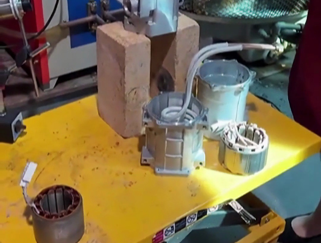 電機殼體熱裝新工藝,告別火焰加熱!感應(yīng)加熱方式電機殼體熱裝方法更均勻更安全