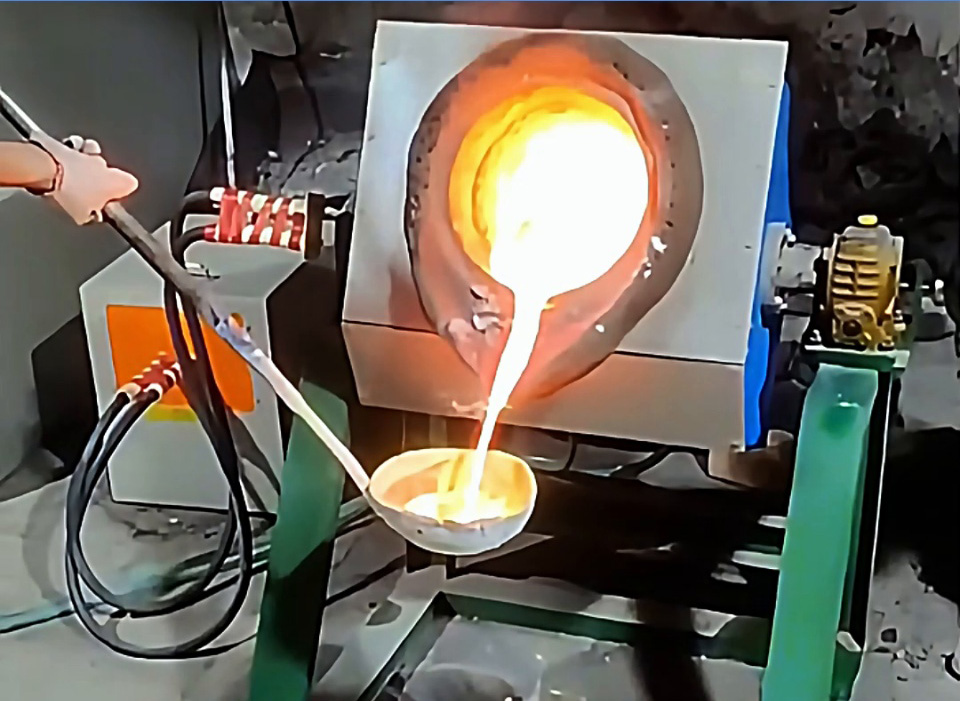 高頻熔煉爐VS中頻熔煉爐,該怎么選擇