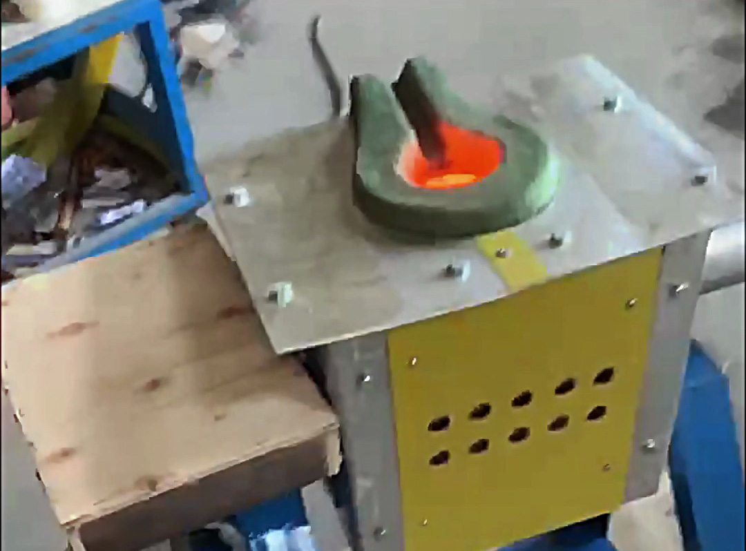 熔金熔銅熔鋁都不在話下!這款中頻熔煉爐高效可靠,廠家直供!